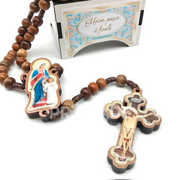 Ter�o Maria Passa Na Frente Com Caixinha Estampada