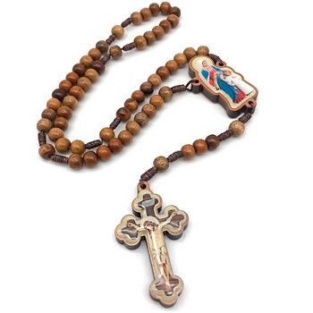 Ter�o Maria Passa Na Frente Com Caixinha Estampada