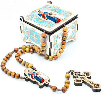 Ter�o Maria Passa Na Frente Com Caixinha Estampada